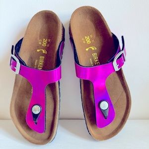 Birkenstock Gizeh Kids size 13 in Metalic pink. Never worn. As good as new.